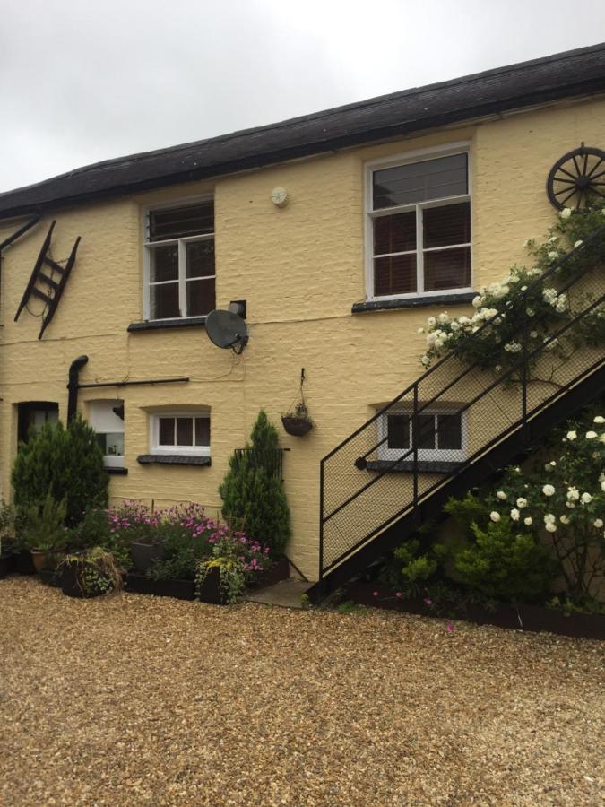 The Coach House At The Bull Inn Milton Keynes Eksteriør bilde