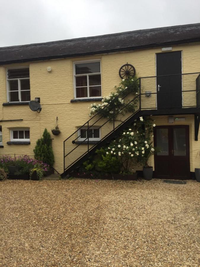 The Coach House At The Bull Inn Milton Keynes Eksteriør bilde