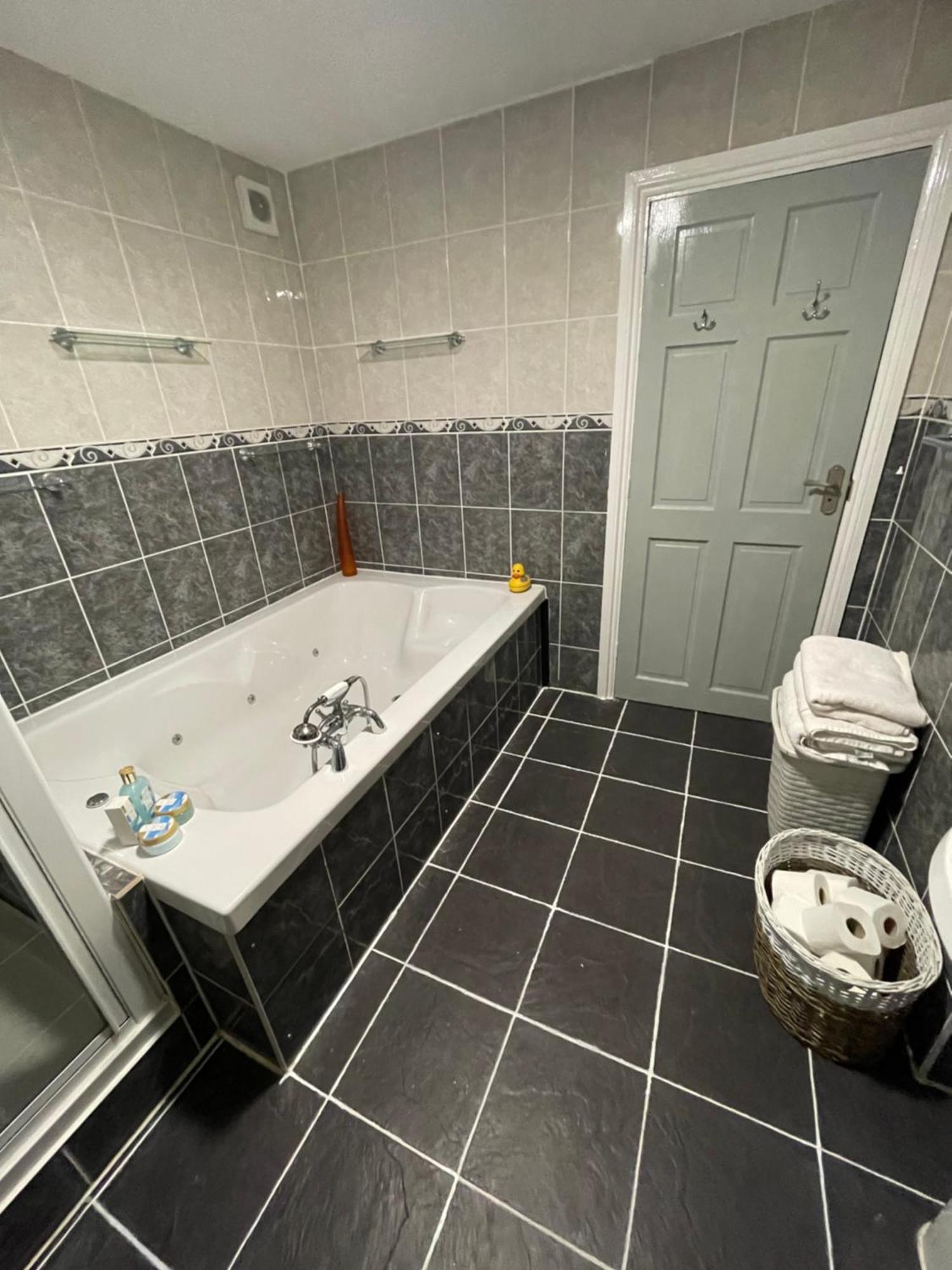 The Coach House At The Bull Inn Milton Keynes Eksteriør bilde